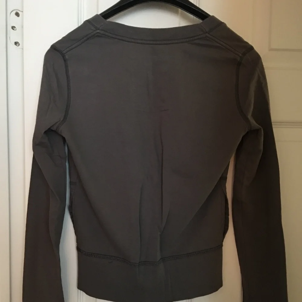 Hollister Gray Button Lightweight Sweatshirt - Picture 3 of 3